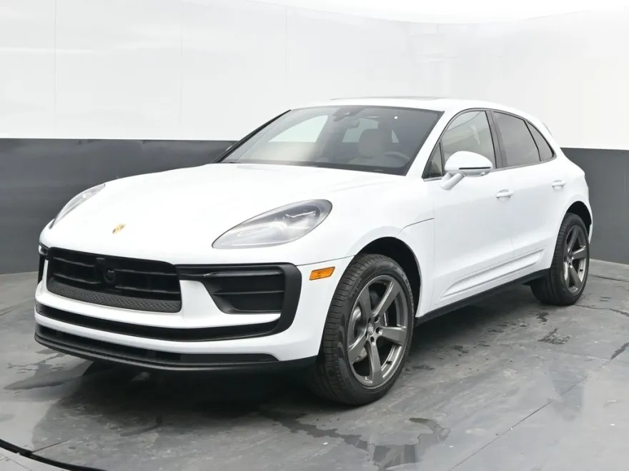 2025 Porsche Macan T photo 1