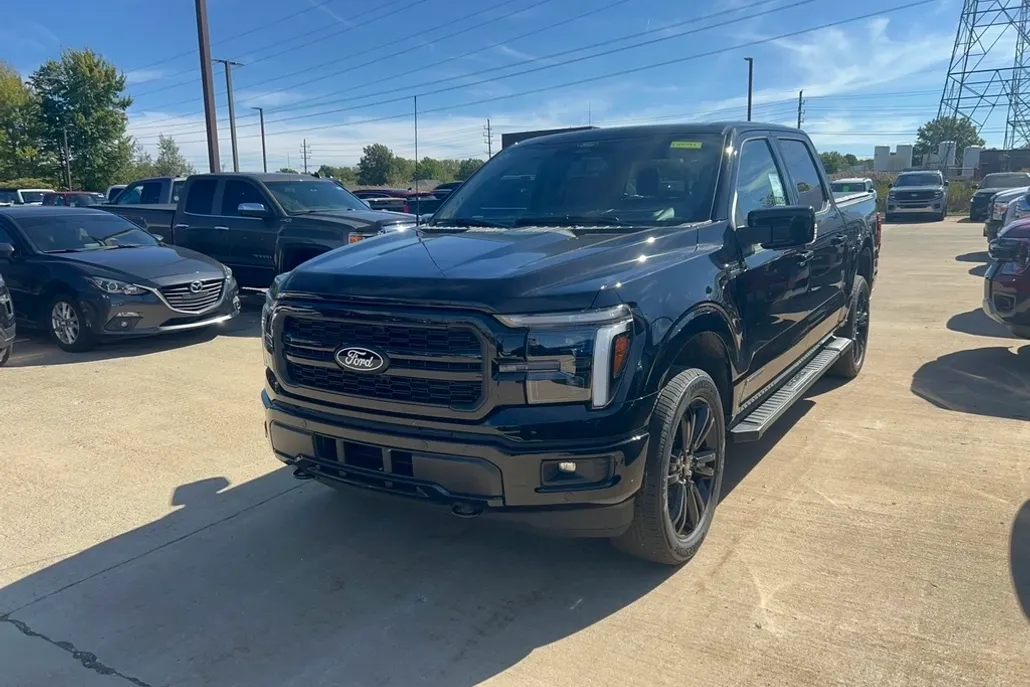 2025 Ford F-150 Lariat photo 1