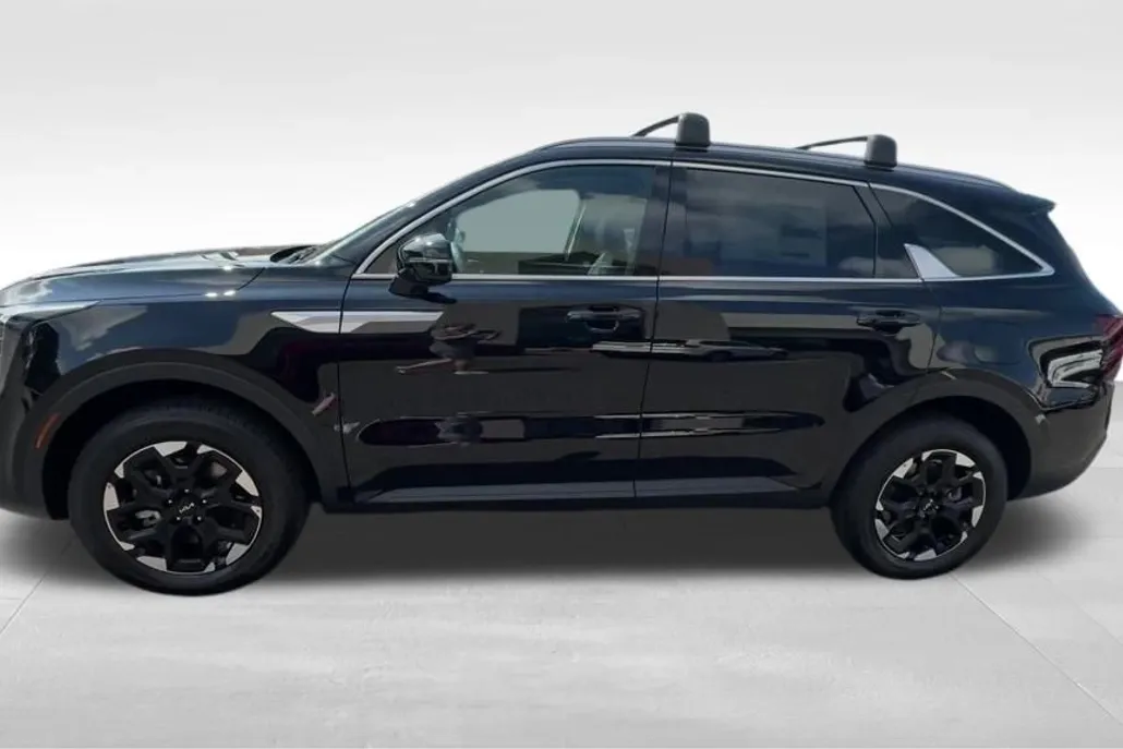 2025 Kia Sorento S photo 1