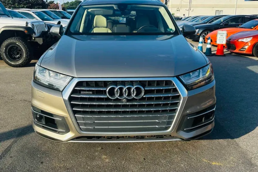 2017 Audi Q7 3.0T Prestige photo 1