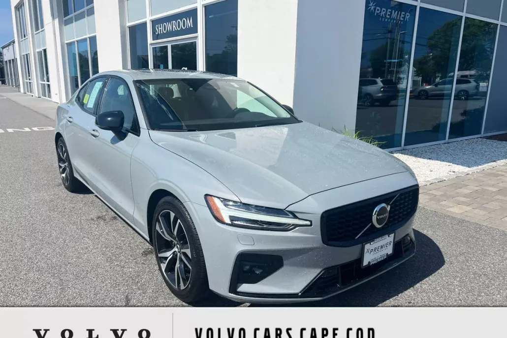 2025 Volvo S60 B5 Core photo 1