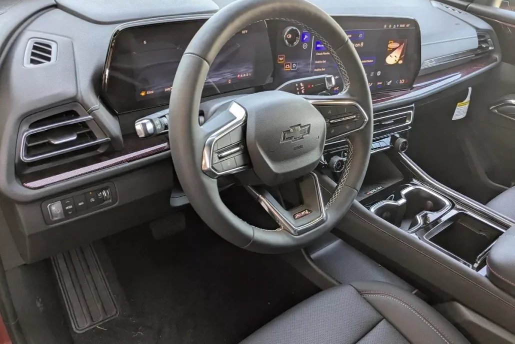 2026 Chevrolet Traverse Z71 photo 1