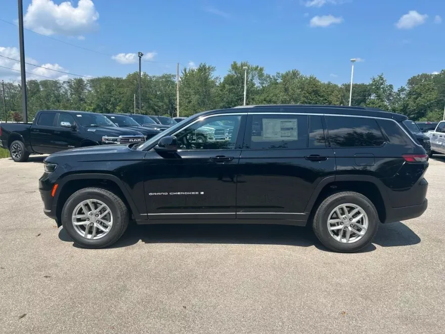2025 Jeep Grand Cherokee Laredo Altitude photo 1