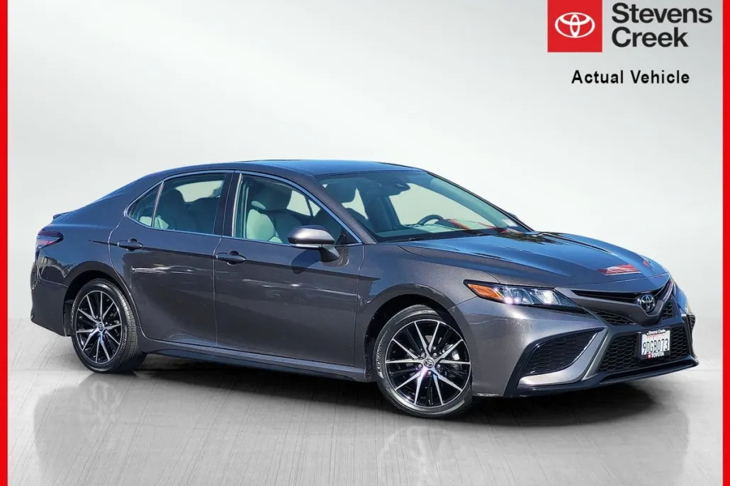 2023 Toyota Camry SE photo 1