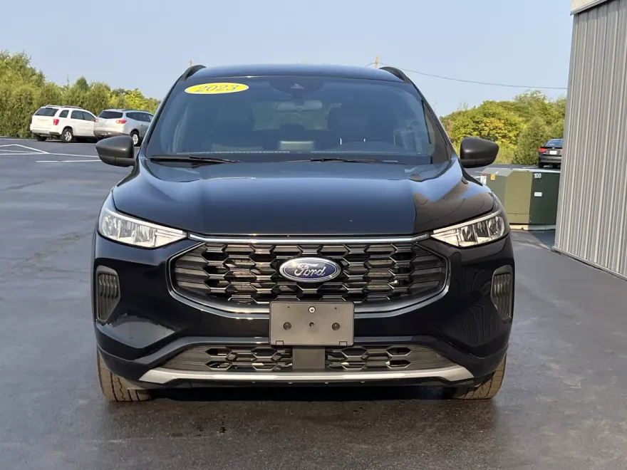 2023 Ford Escape ST-Line photo 1