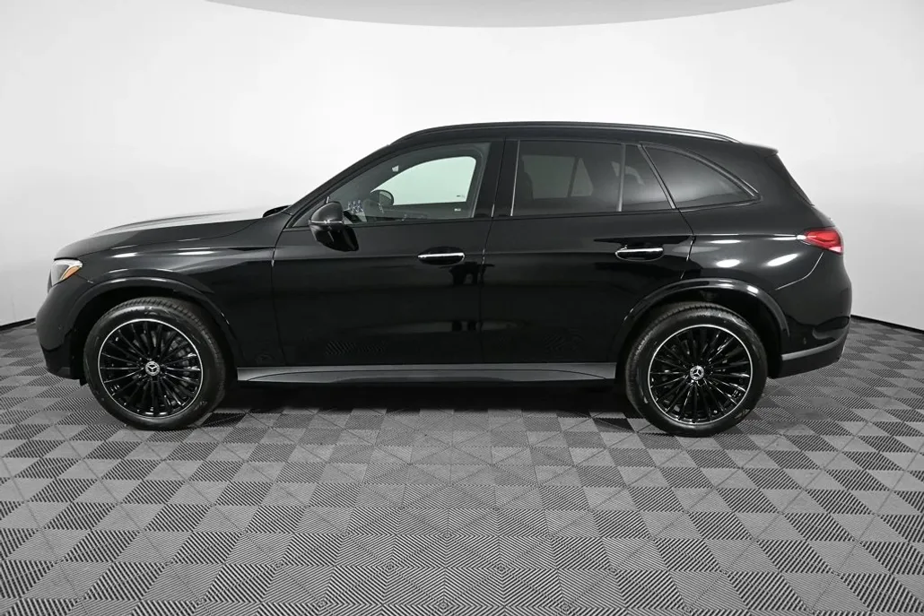 2026 Mercedes Benz GLC 300 4MATIC photo 1