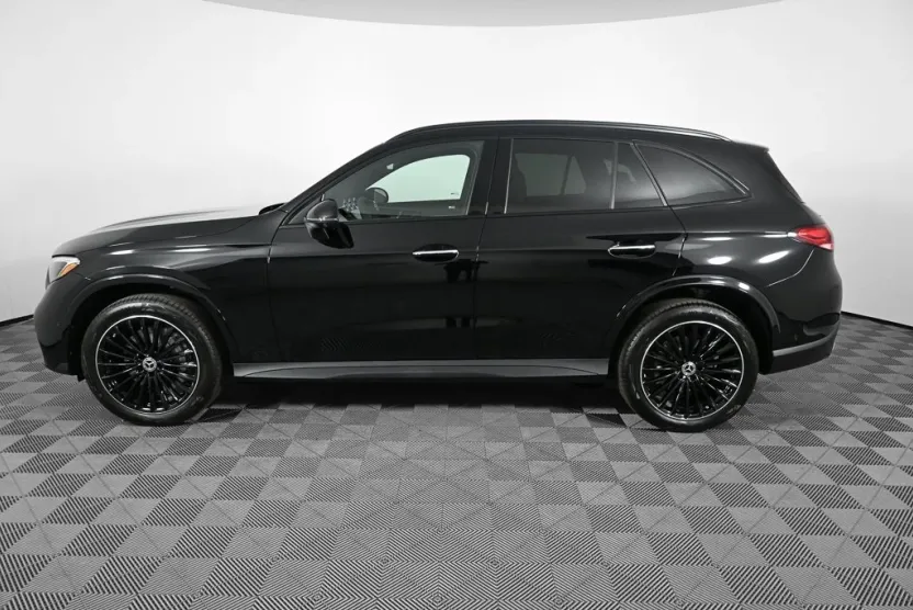 2026 Mercedes Benz GLC 300 4MATIC photo 1