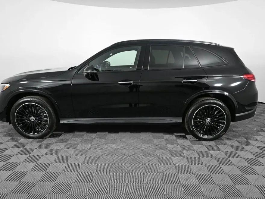 2026 Mercedes Benz GLC 300 4MATIC photo 1