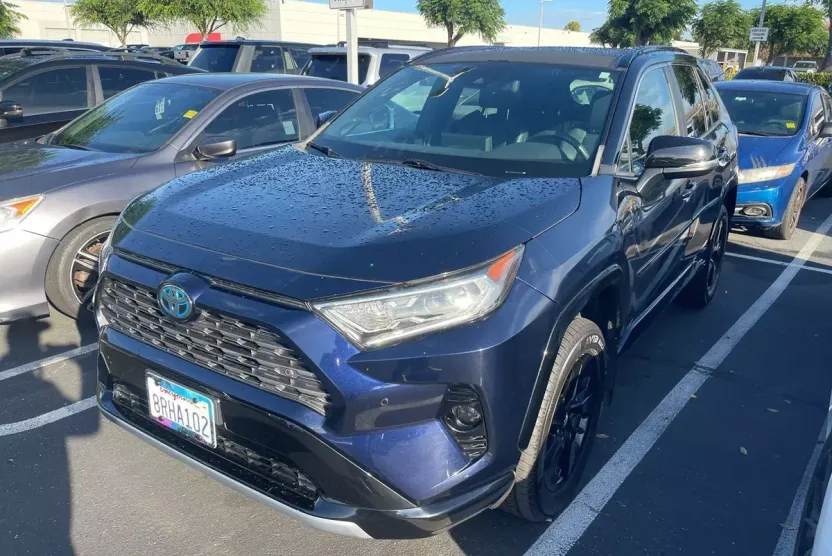 2020 Toyota RAV4 Hybrid XSE photo 1
