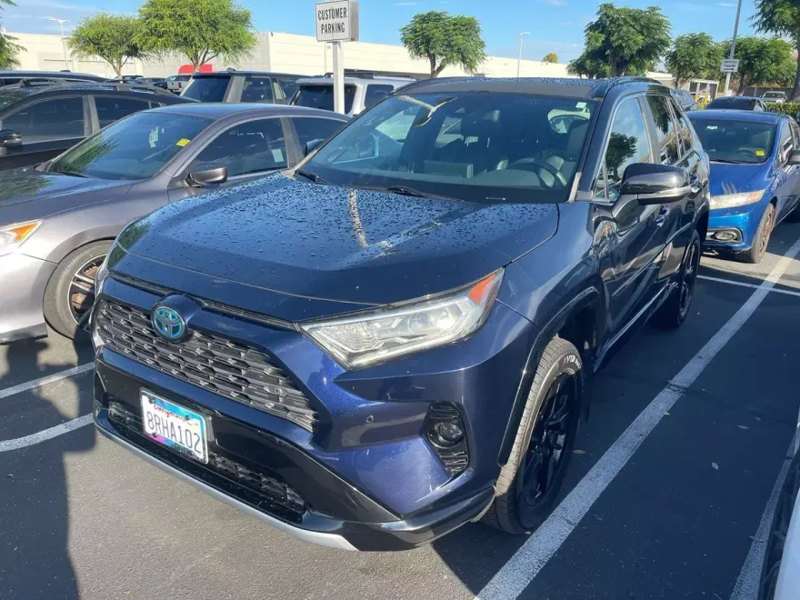 2020 Toyota RAV4 Hybrid XSE photo 1