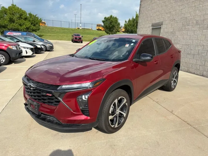 2024 Chevrolet Trax photo 1