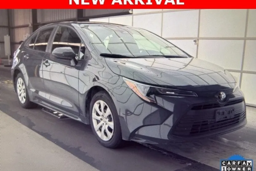 2024 Toyota Corolla LE photo 1