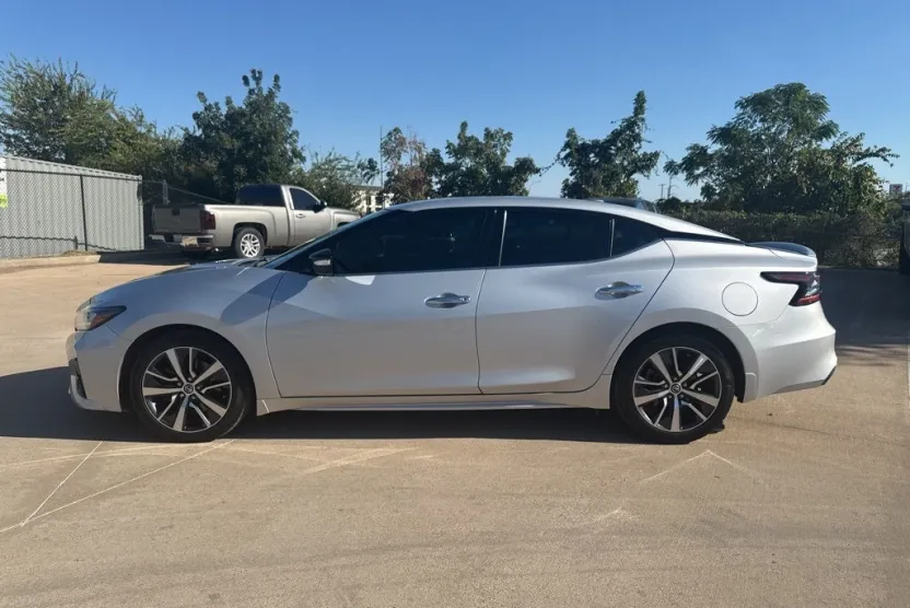 2020 Nissan Maxima SV photo 1