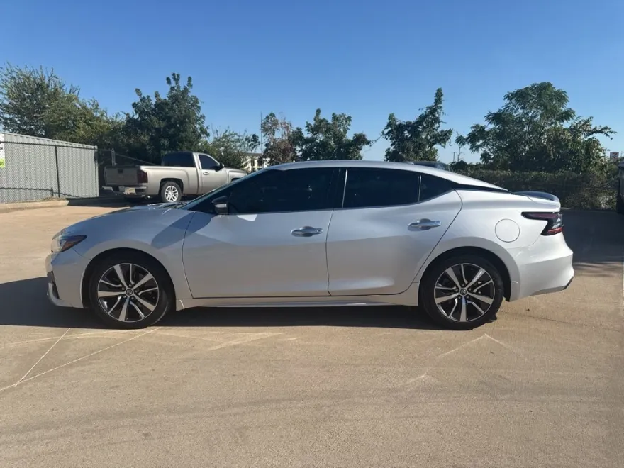 2020 Nissan Maxima SV photo 1
