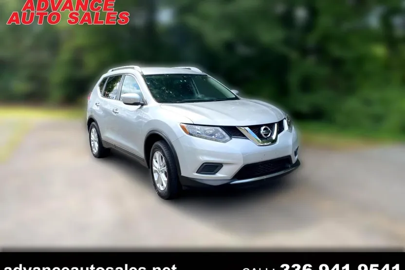 2015 Nissan Rogue SV photo 1