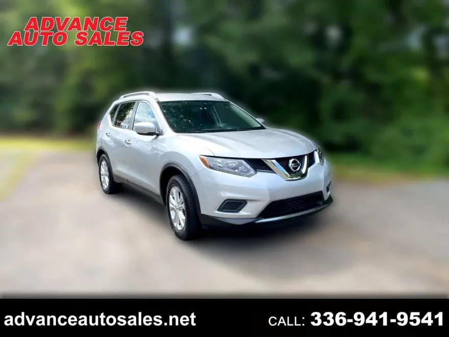 2015 Nissan Rogue SV photo 1