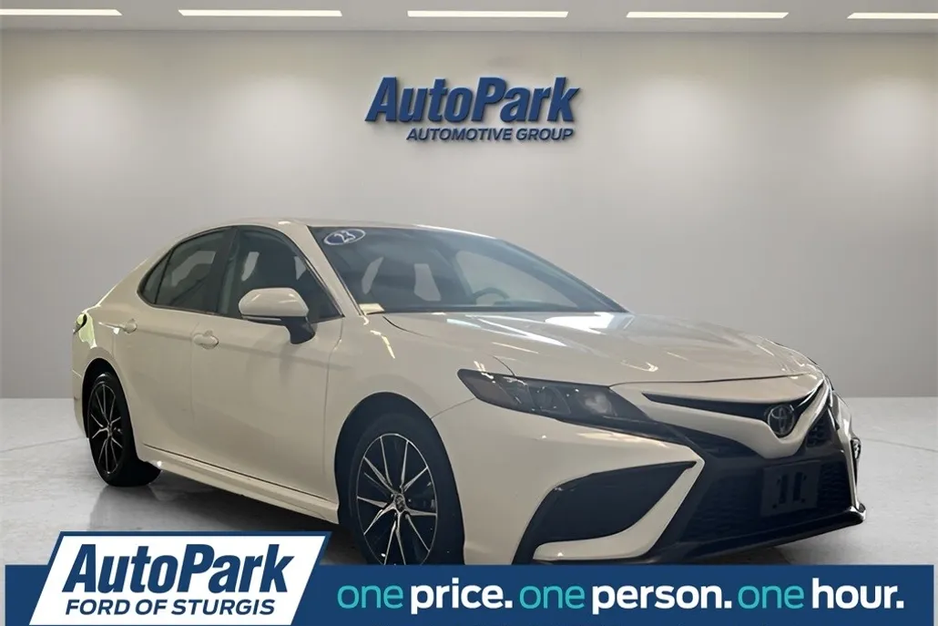 2023 Toyota Camry SE photo 1