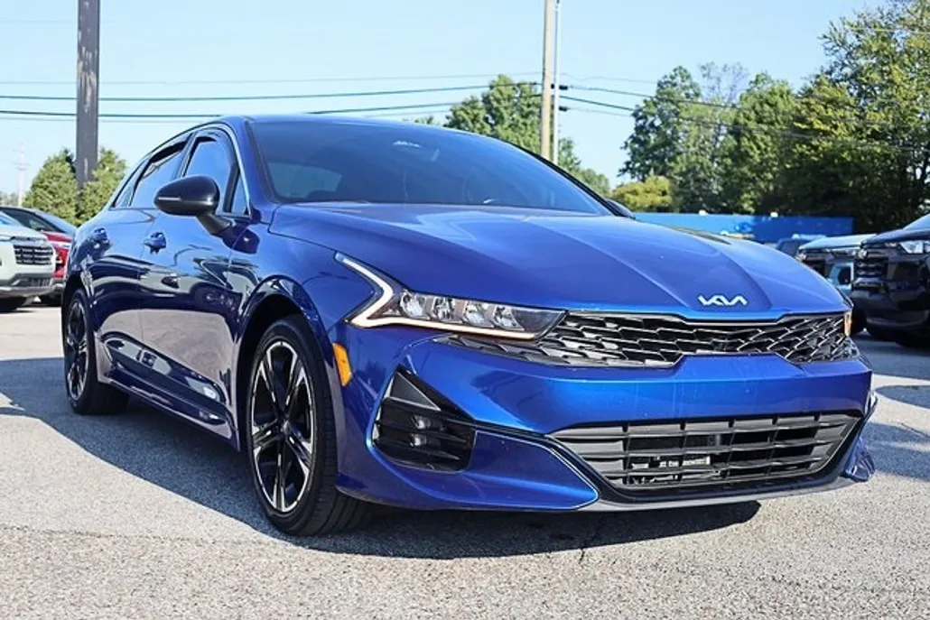 2022 Kia K5 GT-Line photo 1