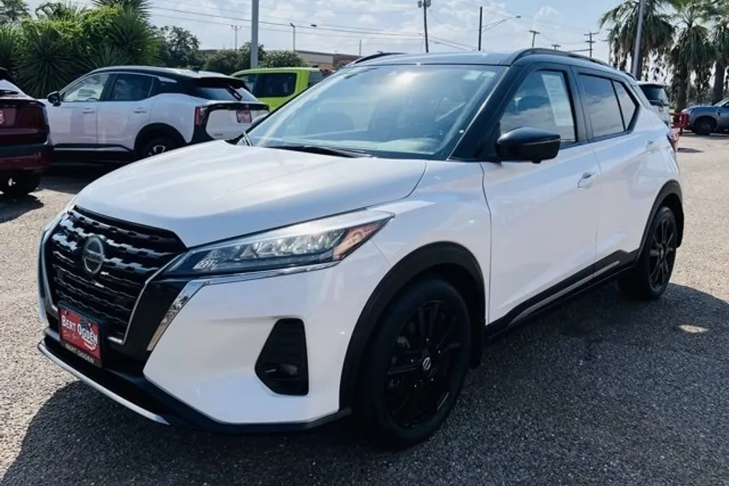 2021 Nissan Kicks SR photo 1