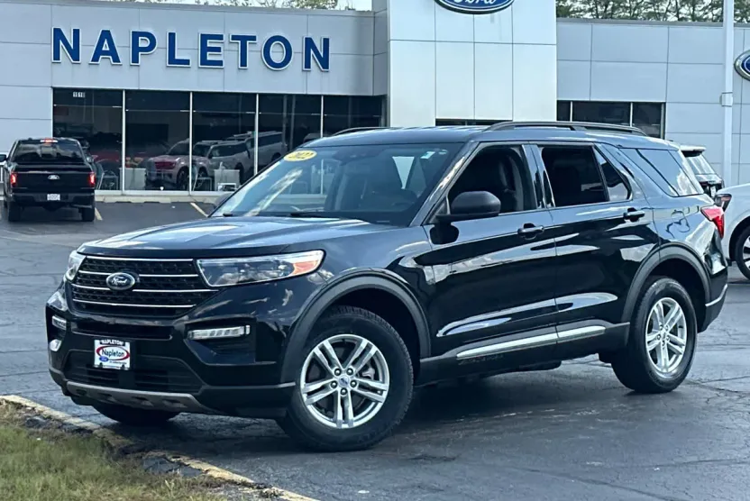 2022 Ford Explorer XLT photo 1
