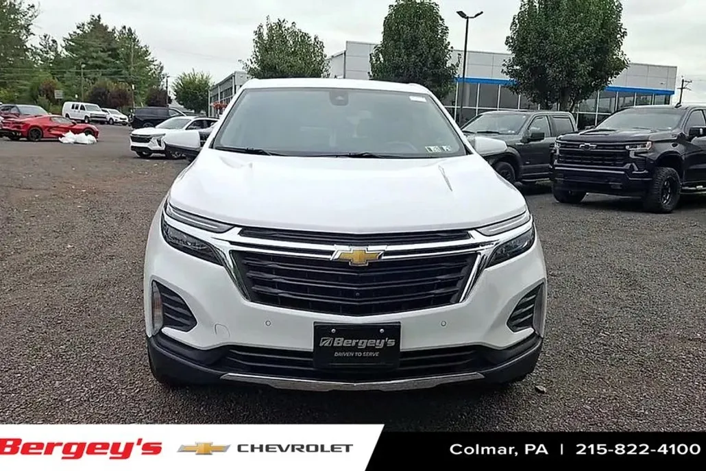 2022 Chevrolet Equinox LT photo 1