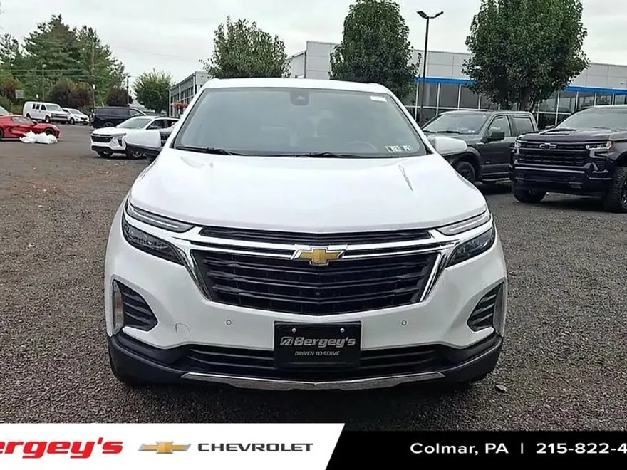2022 Chevrolet Equinox LT photo 1