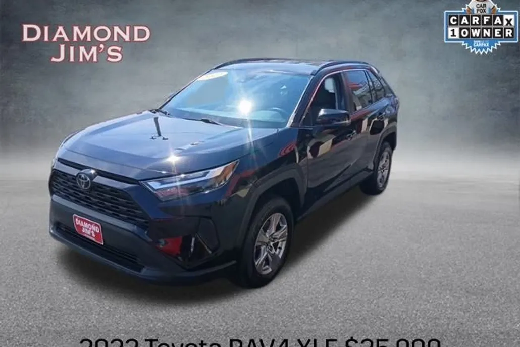 2022 Toyota RAV4 XLE photo 1