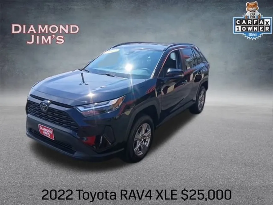 2022 Toyota RAV4 XLE photo 1