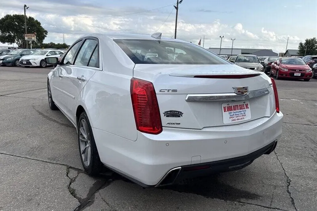 2017 Cadillac CTS Luxury photo 1