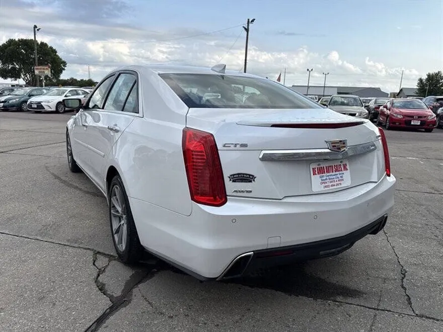 2017 Cadillac CTS Luxury photo 1