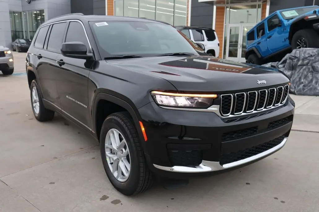 2025 Jeep Grand Cherokee Laredo photo 1