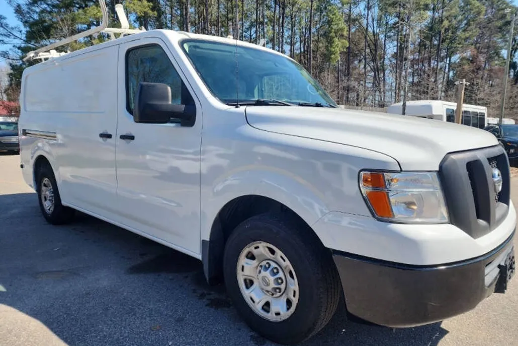 2017 Nissan NV2500 HD SV photo 1