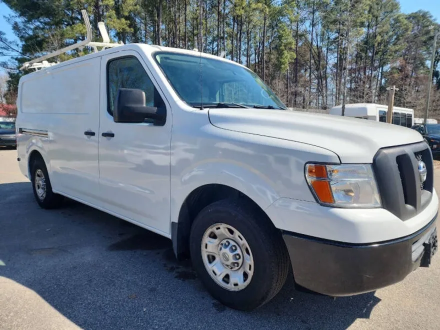 2017 Nissan NV2500 HD SV photo 1