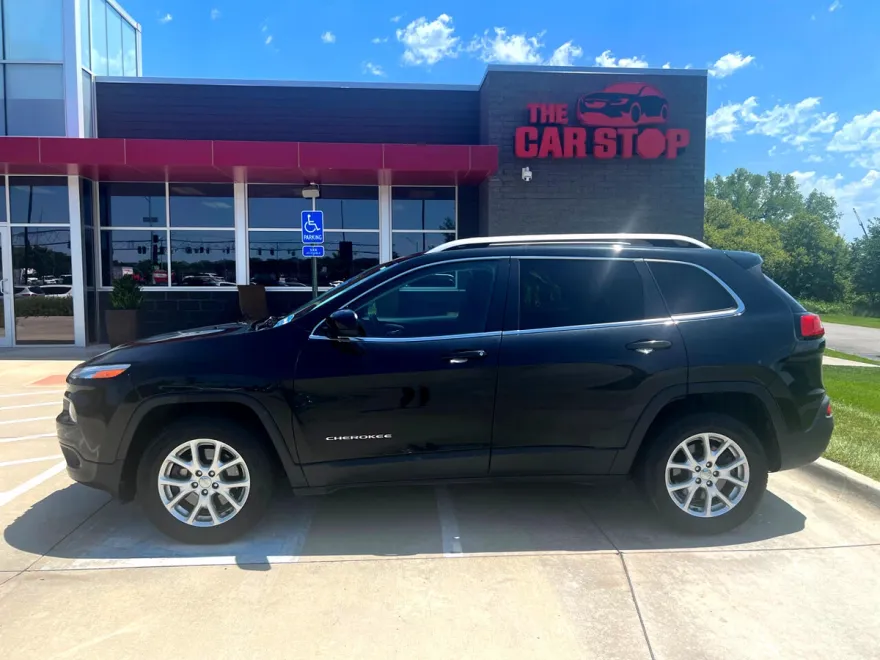 2016 Jeep Cherokee Latitude photo 1