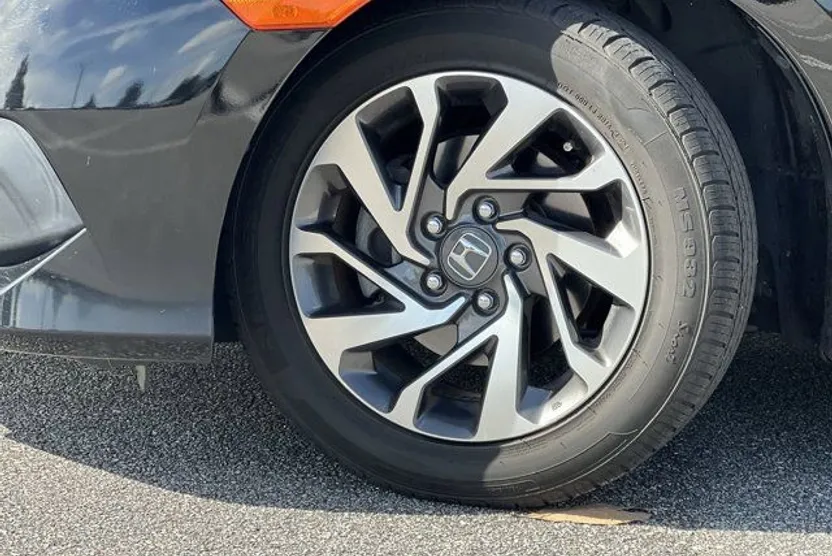 2017 Honda Civic EX photo 1