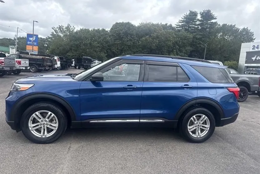 2022 Ford Explorer XLT photo 1