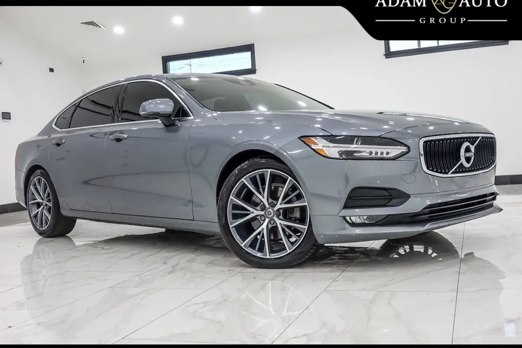 2018 Volvo S90 Momentum photo 1