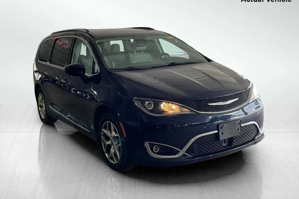 2017 Chrysler Pacifica Touring Plus photo 1