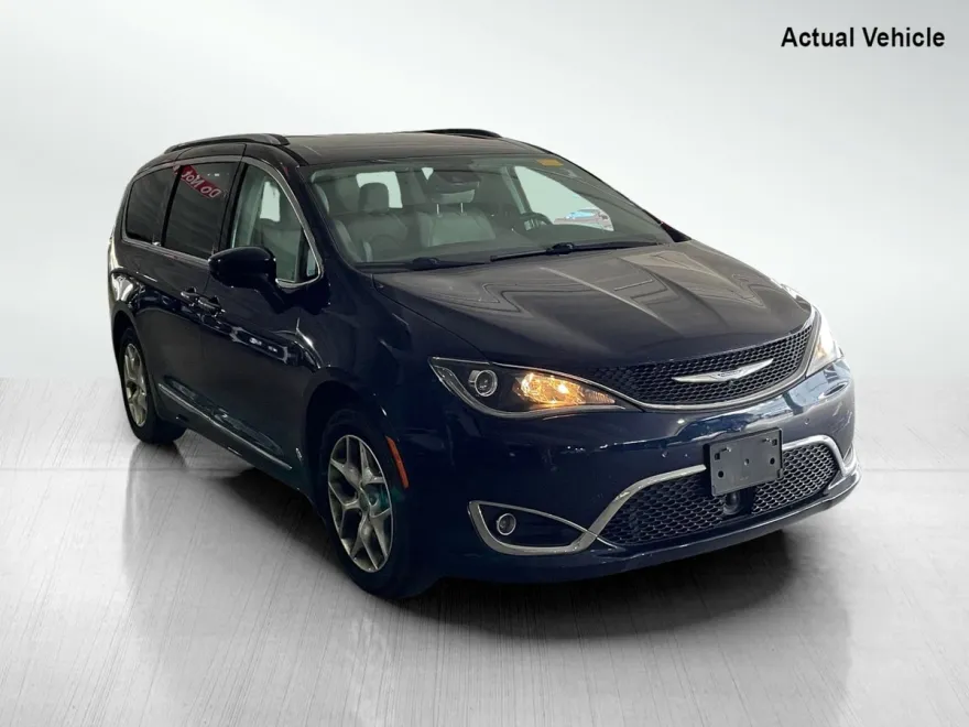 2017 Chrysler Pacifica Touring Plus photo 1
