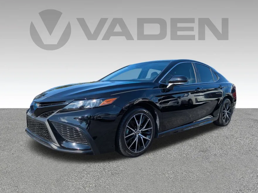 2022 Toyota Camry Hybrid SE photo 1