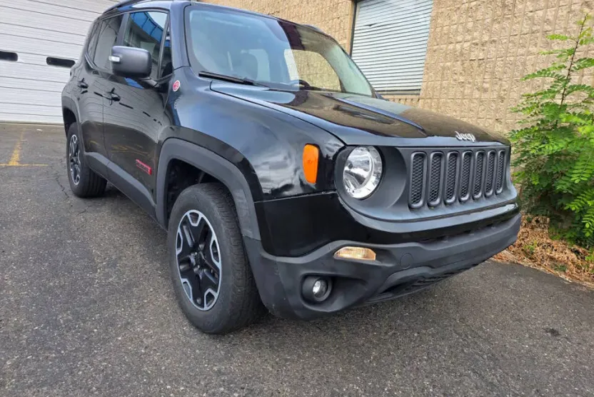 2015 Jeep Renegade Trailhawk photo 1