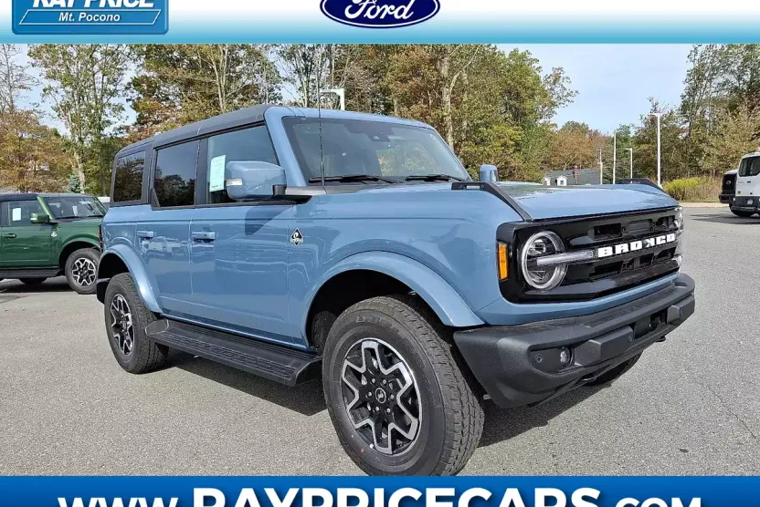 2025 Ford Bronco Outer Banks photo 1