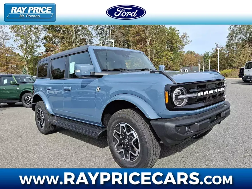 2025 Ford Bronco Outer Banks photo 1