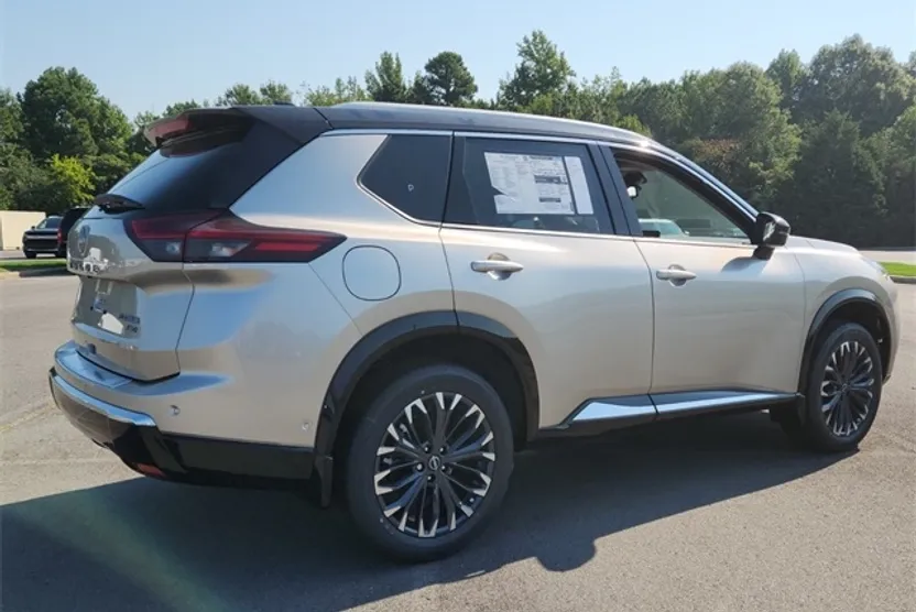 2026 Nissan Rogue Platinum photo 1