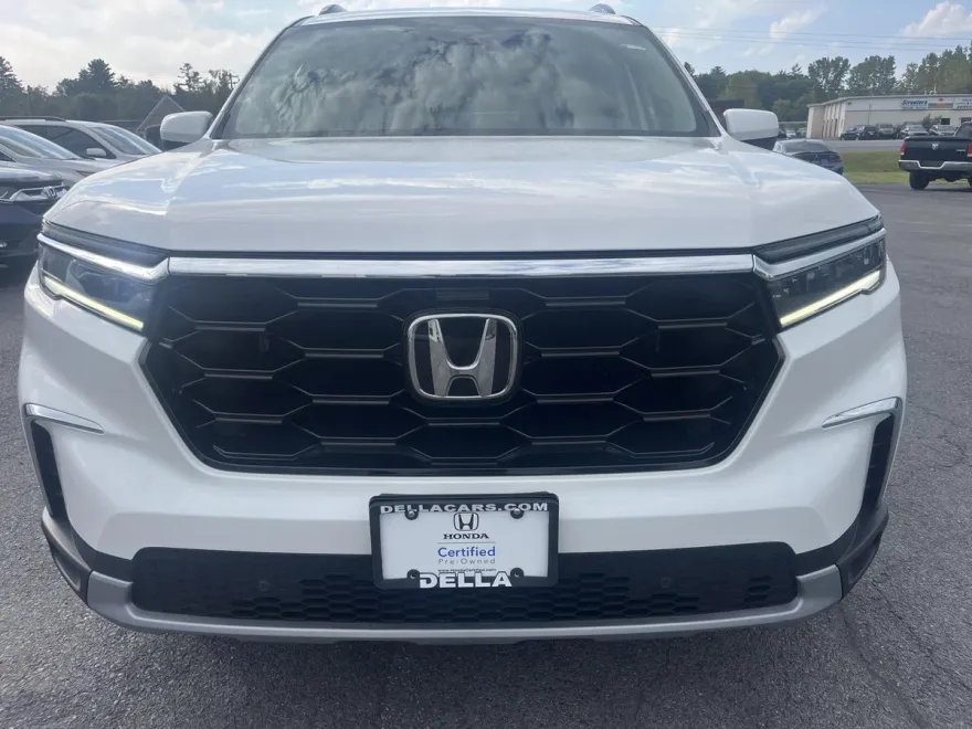 2024 Honda Pilot Touring photo 1