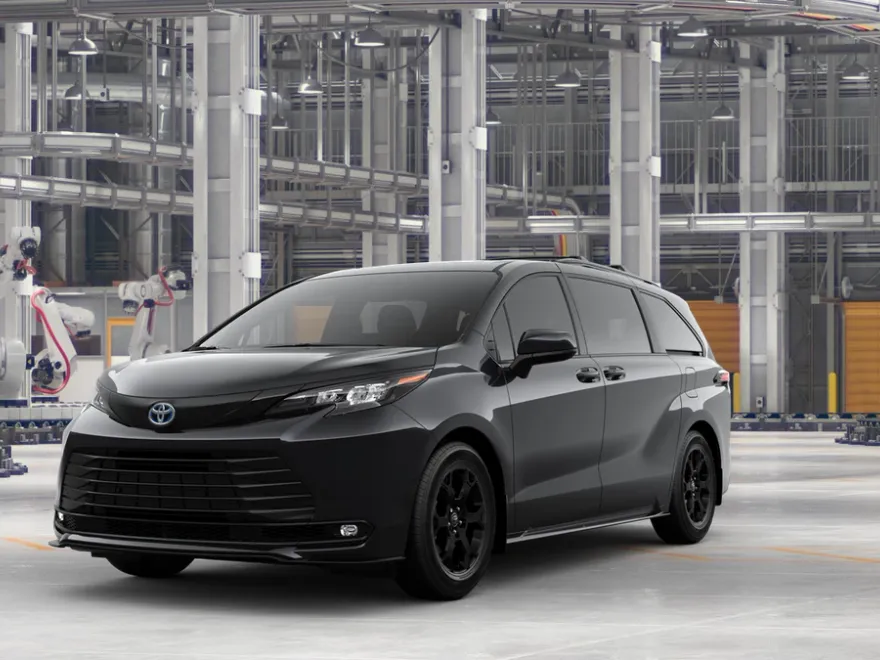 2025 Toyota Sienna Woodland Edition photo 1
