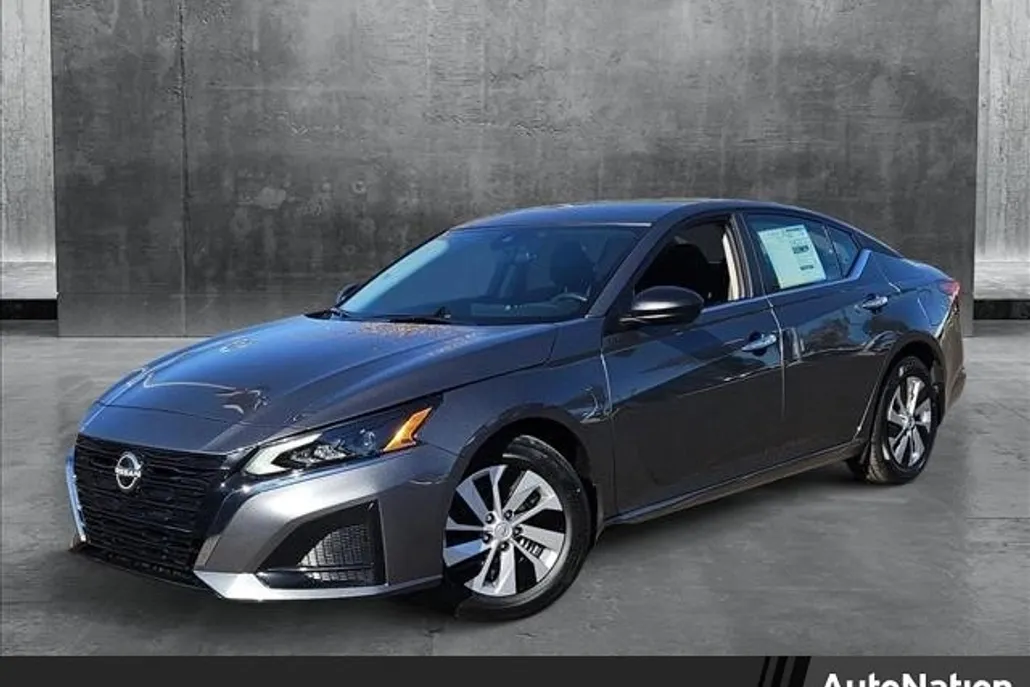 2025 Nissan Altima S photo 1
