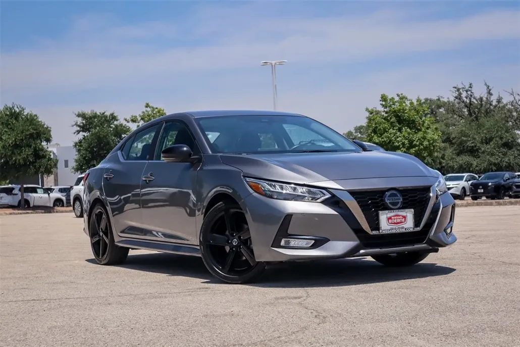 2023 Nissan Sentra SR photo 1
