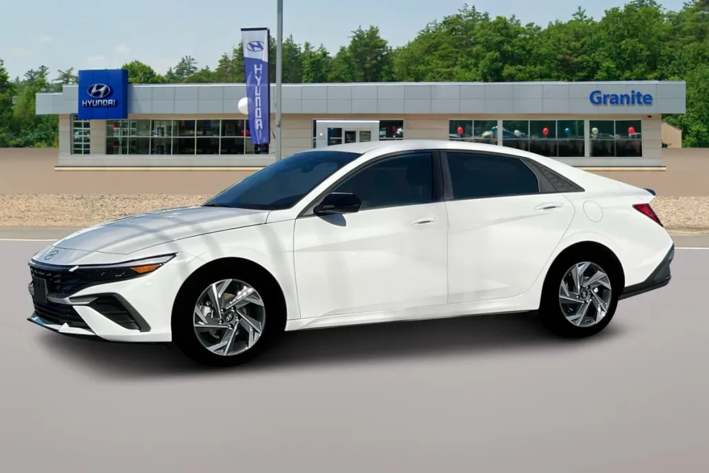 2025 Hyundai Elantra SEL Sport photo 1