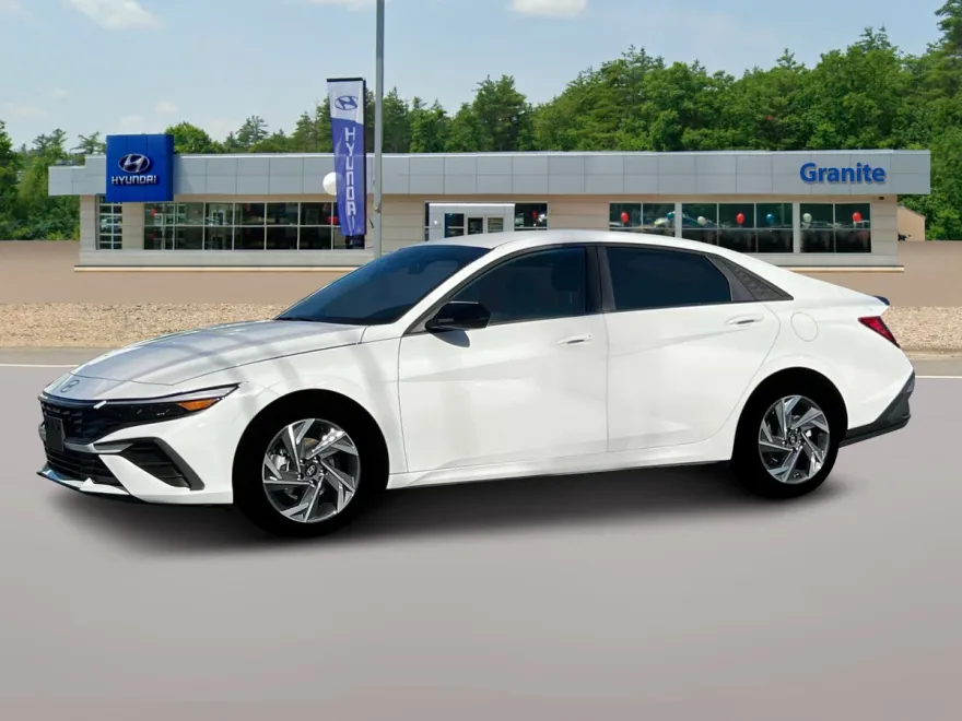 2025 Hyundai Elantra SEL Sport photo 1